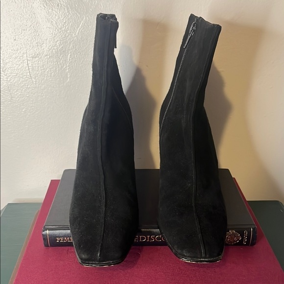 Stuart Weitzman Classic Black Suede Zip Wedge Heel Pleated‎ Stitch Booties Sz 8 - Picture 2 of 16